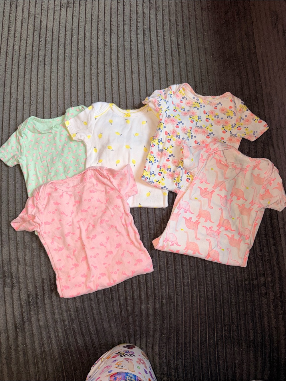 Carters onesies - set of 5